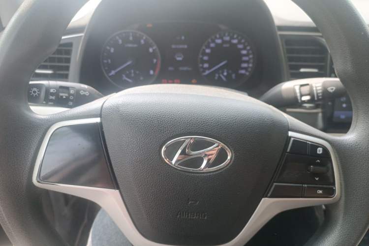 Used Hyundai Elantra (6th Generation / Lingdong) 2016 1.6L Manual ZhiXuan·Youth Edition Steering Wheel