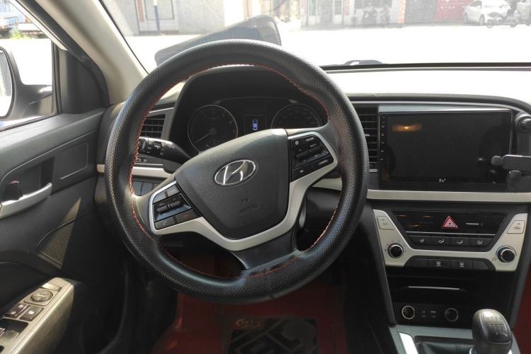 Used Hyundai Elantra (6th Generation / Lingdong) 2016 1.6L Manual ZhiXuan·Youth Edition Steering Wheel