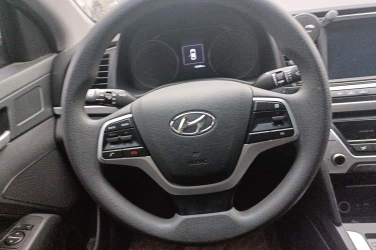 Used Hyundai Elantra (6th Generation / Lingdong) 2016 1.6L Automatic ZhiXuan – Elite Version Steering Wheel