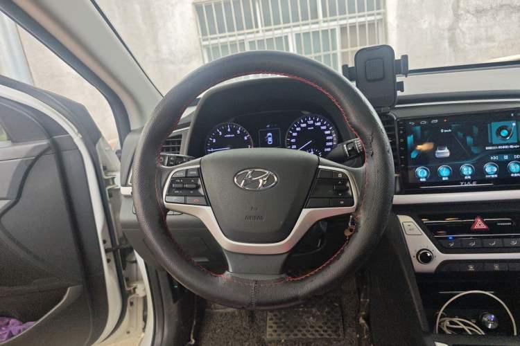 Used Hyundai Elantra (6th Generation / Lingdong) 2016 1.6L Manual ZhiXuan · Dynamic Model Steering Wheel