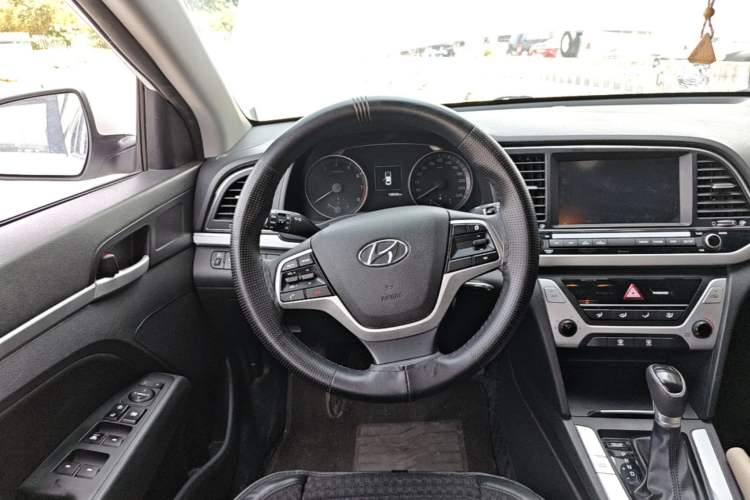 Used Hyundai Elantra (6th Generation / Lingdong) 2016 1.6L Automatic ZhiXuan – Elite Version Steering Wheel