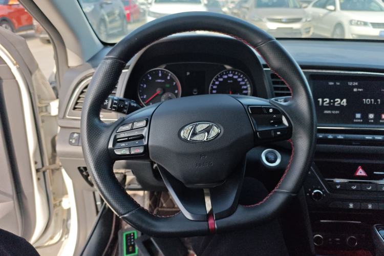 Used Hyundai Elantra (6th Generation / Lingdong) 2016 1.4T Dual-Clutch Xuan Dong · Dynamic Version Steering Wheel