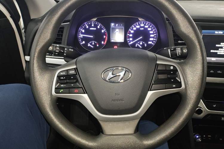 Used Hyundai Elantra (6th Generation / Lingdong) 2016 1.6L Automatic ZhiXuan – Elite Version Steering Wheel
