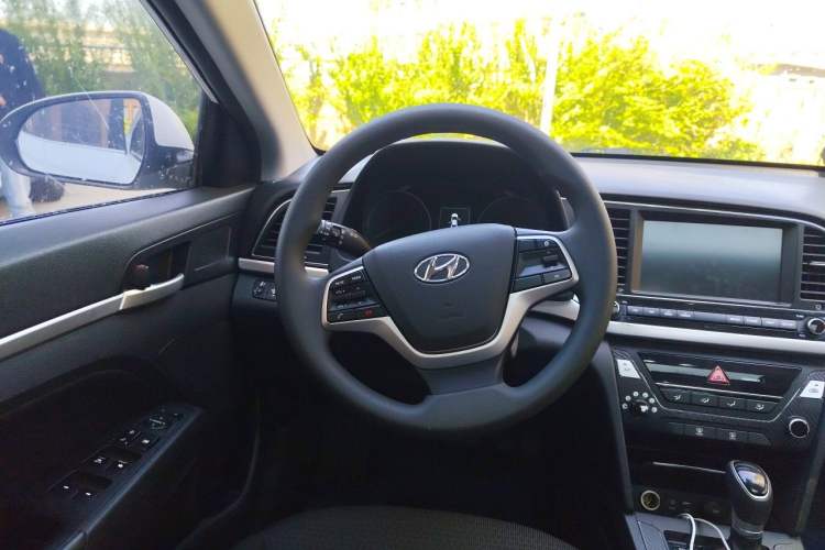 Used Hyundai Elantra (6th Generation / Lingdong) 2016 1.6L Automatic ZhiXuan – Elite Version Steering Wheel