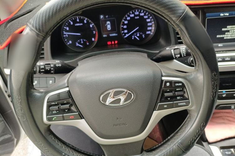 Used Hyundai Elantra (6th Generation / Lingdong) 2016 1.6L Automatic ZhiXuan · Luxury Version Steering Wheel