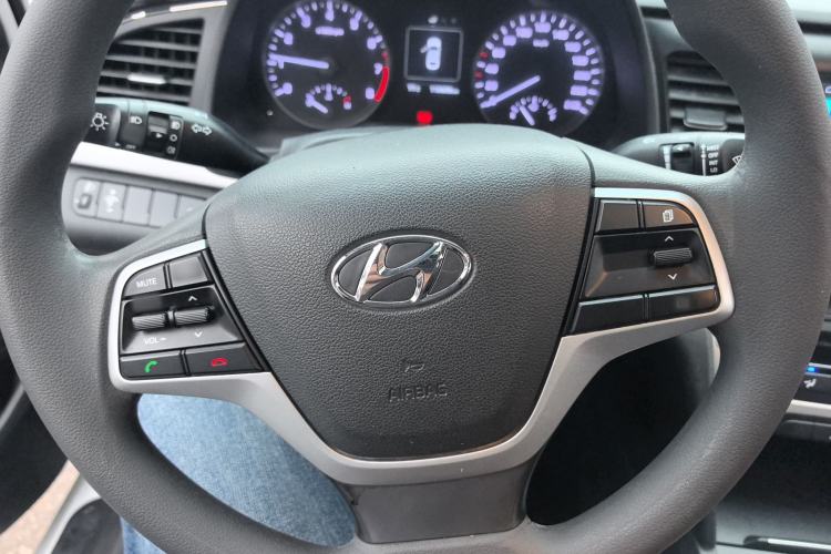 Used Hyundai Elantra (6th Generation / Lingdong) 2016 1.6L Manual ZhiXuan · Dynamic Model Steering Wheel