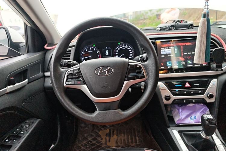 Used Hyundai Elantra (6th Generation / Lingdong) 2016 1.6L Manual ZhiXuan · Dynamic Model Steering Wheel