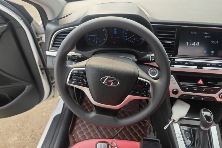 Used Hyundai Elantra (6th Generation / Lingdong) 2016 1.6L Automatic ZhiXuan · Youth Edition Steering Wheel