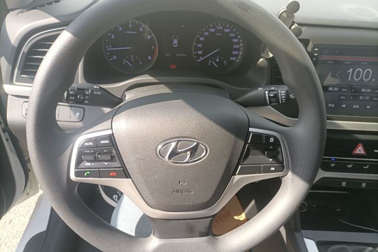 Used Hyundai Elantra (6th Generation / Lingdong) 2016 1.6L Manual ZhiXuan · Dynamic Model Steering Wheel