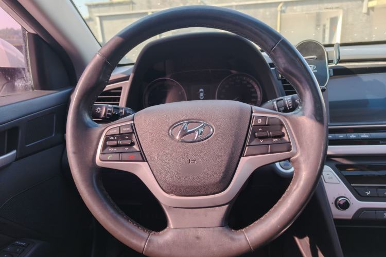 Used Hyundai Elantra (6th Generation / Lingdong) 2016 1.6L Automatic ZhiXuan · Luxury Version Steering Wheel
