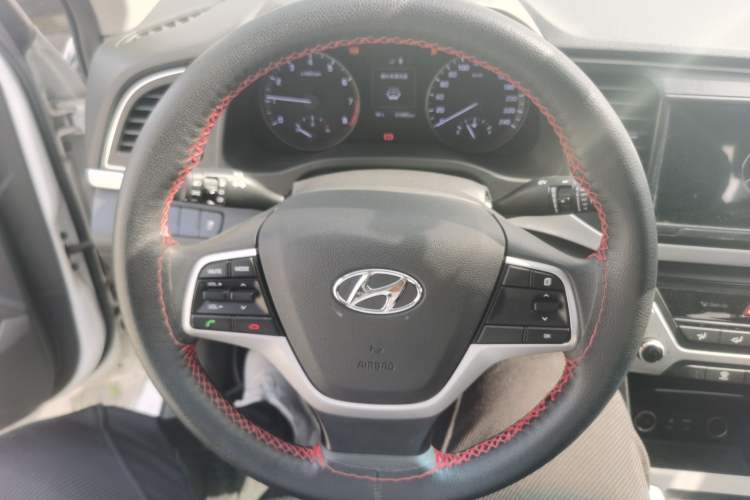 Used Hyundai Elantra (6th Generation / Lingdong) 2016 1.6L Manual ZhiXuan · Dynamic Model Steering Wheel