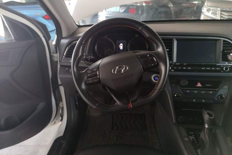 Used Hyundai Elantra (6th Generation / Lingdong) 2016 1.4T Dual-Clutch Xuan Dong · Dynamic Version Steering Wheel