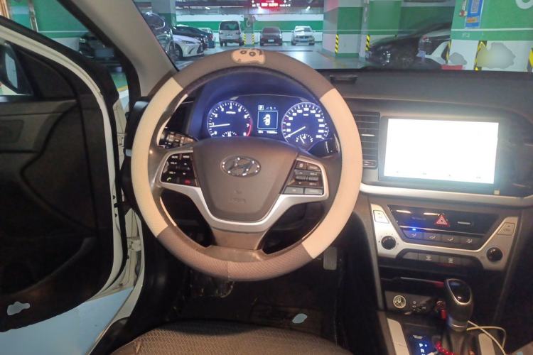 Used Hyundai Elantra (6th Generation / Lingdong) 2016 1.6L Automatic ZhiXuan · Luxury Version Steering Wheel