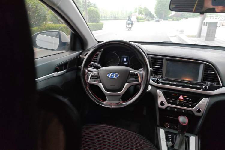 Used Hyundai Elantra (6th Generation / Lingdong) 2016 1.6L Automatic ZhiXuan – Elite Version Steering Wheel