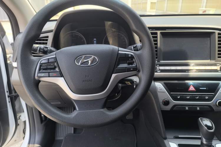 Used Hyundai Elantra (6th Generation / Lingdong) 2016 1.6L Automatic ZhiXuan – Elite Version Steering Wheel