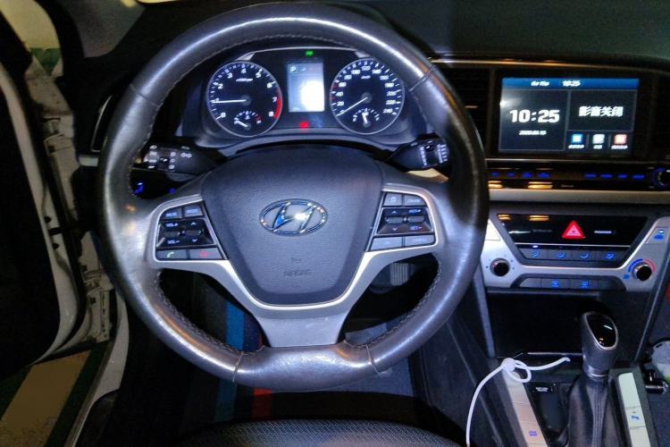 Used Hyundai Elantra (6th Generation / Lingdong) 2016 1.6L Automatic ZhiXuan · Luxury Version Steering Wheel