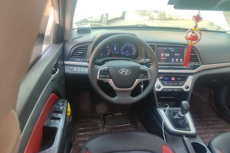Used Hyundai Elantra (6th Generation / Lingdong) 2016 1.6L Manual ZhiXuan · Dynamic Model Steering Wheel