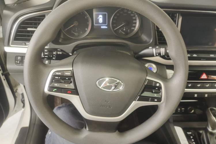 Used Hyundai Elantra (6th Generation / Lingdong) 2016 1.6L Automatic ZhiXuan – Elite Version Steering Wheel