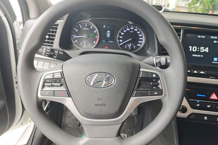 Used Hyundai Elantra (6th Generation / Lingdong) 2016 1.6L Automatic ZhiXuan – Elite Version Steering Wheel