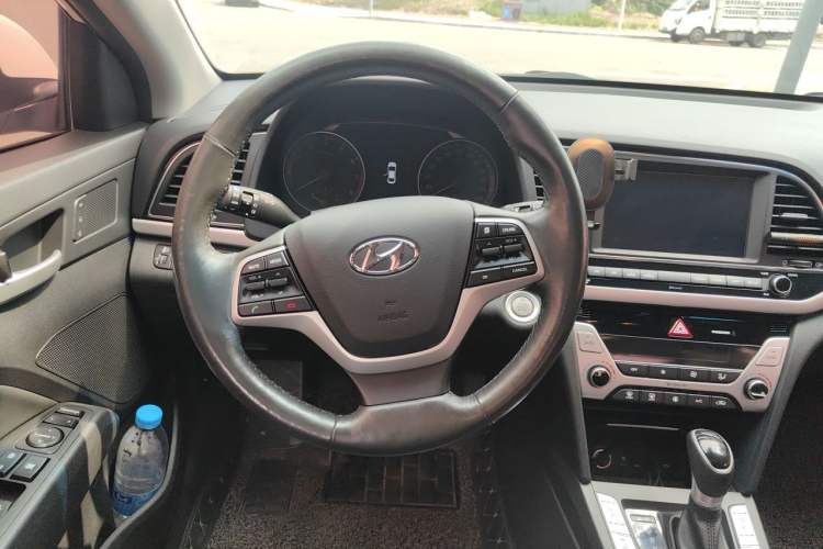Used Hyundai Elantra (6th Generation / Lingdong) 2016 1.6L Automatic ZhiXuan · Flagship Edition Steering Wheel