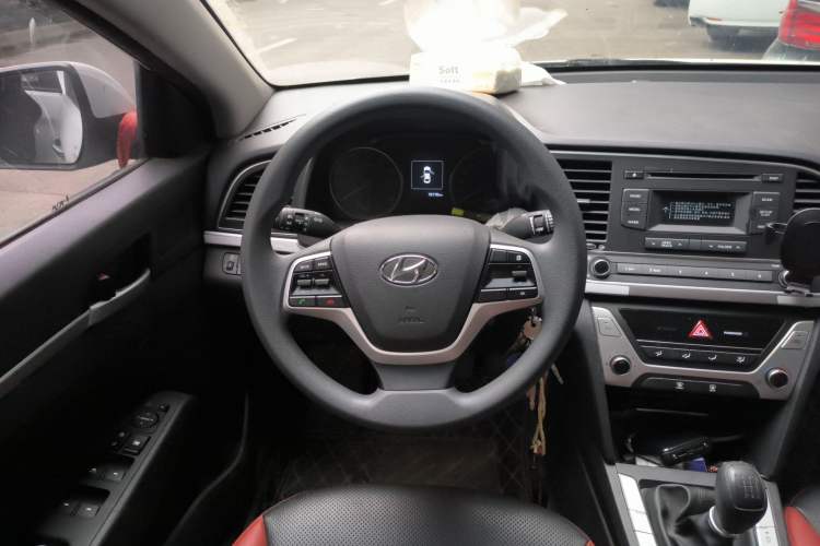 Used Hyundai Elantra (6th Generation / Lingdong) 2016 1.6L Manual ZhiXuan · Dynamic Model Steering Wheel