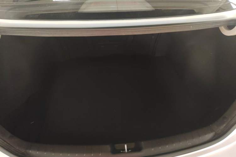 Used Hyundai Elantra (6th Generation / Lingdong) 2016 1.6L Automatic ZhiXuan – Elite Version Trunk