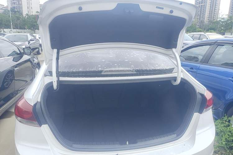 Used Hyundai Elantra (6th Generation / Lingdong) 2016 1.6L Automatic ZhiXuan – Elite Version Trunk