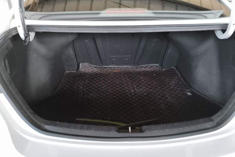 Used Hyundai Elantra (6th Generation / Lingdong) 2016 1.6L Manual ZhiXuan·Youth Edition Trunk