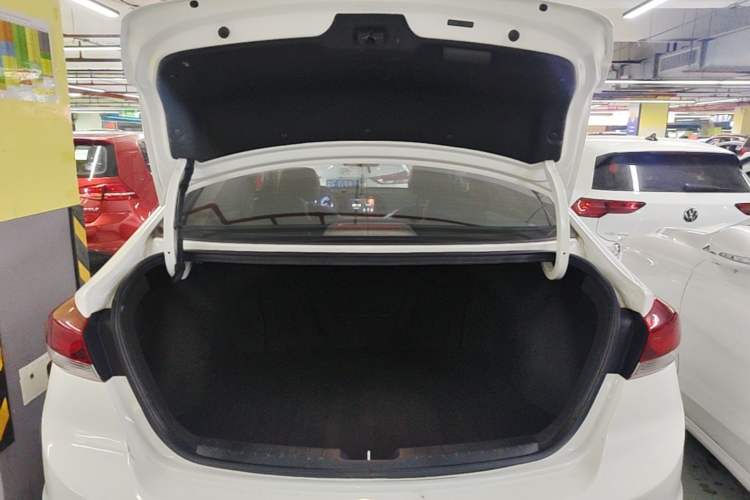 Used Hyundai Elantra (6th Generation / Lingdong) 2016 1.6L Automatic ZhiXuan – Elite Version Trunk