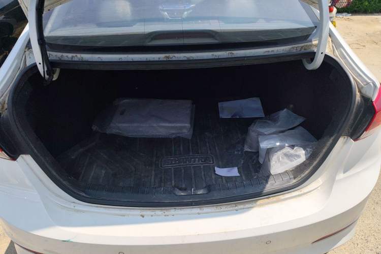 Used Hyundai Elantra (6th Generation / Lingdong) 2016 1.6L Automatic ZhiXuan – Elite Version Trunk