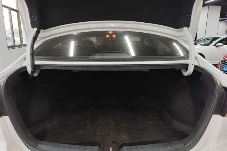 Used Hyundai Elantra (6th Generation / Lingdong) 2016 1.6L Automatic ZhiXuan – Elite Version Trunk