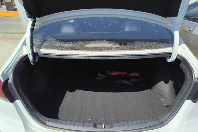 Used Hyundai Elantra (6th Generation / Lingdong) 2016 1.6L Automatic ZhiXuan – Elite Version Trunk