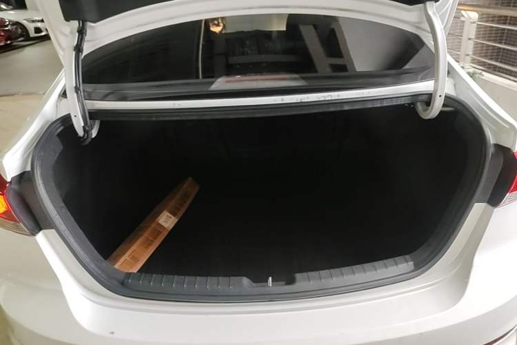 Used Hyundai Elantra (6th Generation / Lingdong) 2016 1.6L Automatic ZhiXuan – Elite Version Trunk