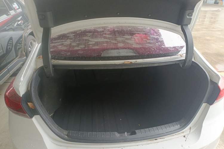 Used Hyundai Elantra (6th Generation / Lingdong) 2016 1.6L Automatic ZhiXuan – Elite Version Trunk