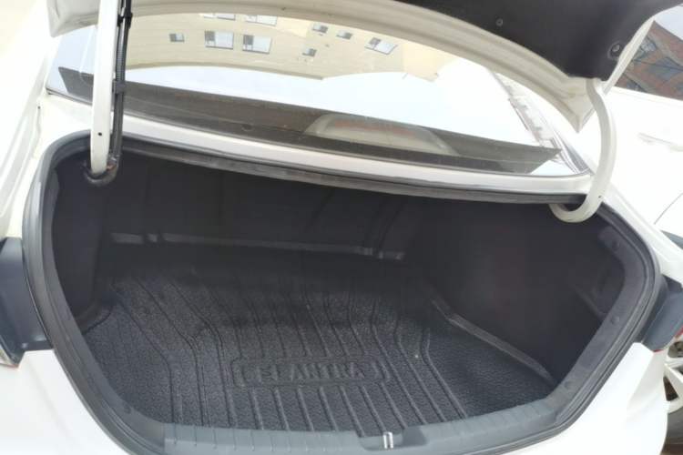 Used Hyundai Elantra (6th Generation / Lingdong) 2016 1.6L Automatic ZhiXuan · Luxury Version Trunk