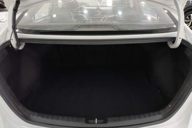 Used Hyundai Elantra (6th Generation / Lingdong) 2016 1.6L Automatic ZhiXuan – Elite Version Trunk