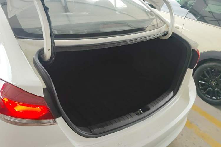 Used Hyundai Elantra (6th Generation / Lingdong) 2016 1.6L Automatic ZhiXuan – Elite Version Trunk