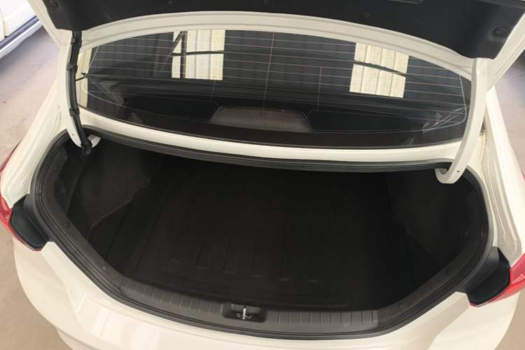Used Hyundai Elantra (6th Generation / Lingdong) 2016 1.6L Automatic ZhiXuan – Elite Version Trunk