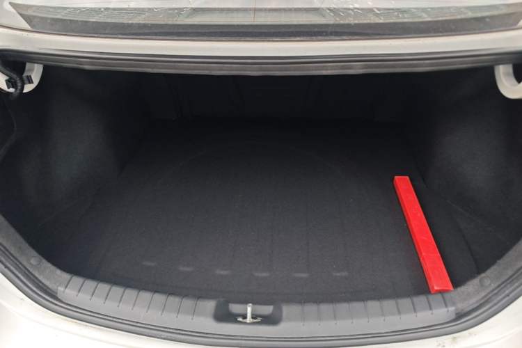 Used Hyundai Elantra (6th Generation / Lingdong) 2016 1.6L Automatic ZhiXuan – Elite Version Trunk