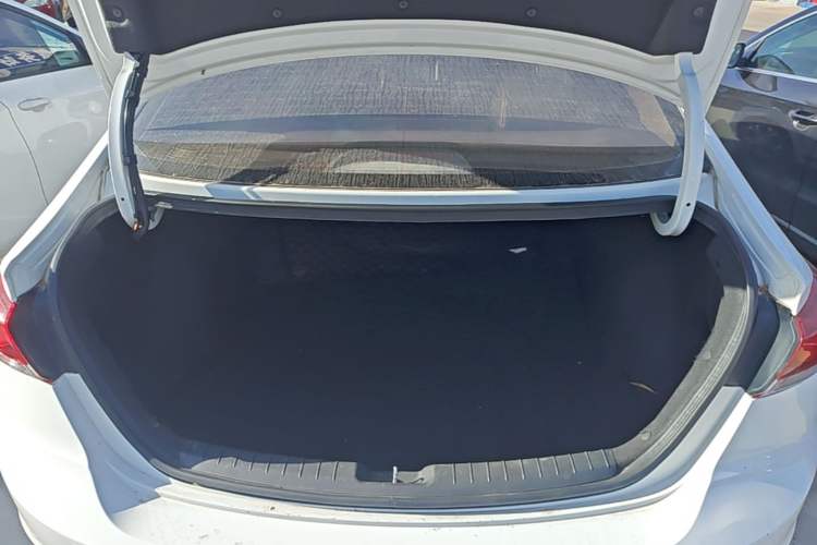 Used Hyundai Elantra (6th Generation / Lingdong) 2016 1.6L Automatic ZhiXuan – Elite Version Trunk