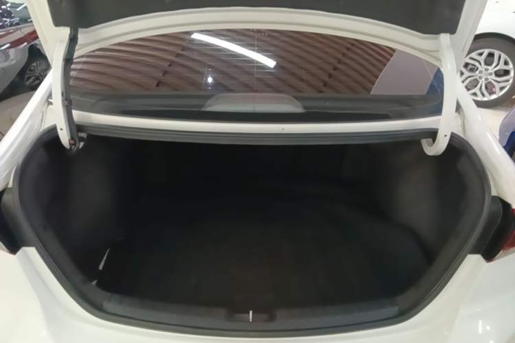 Used Hyundai Elantra (6th Generation / Lingdong) 2016 1.6L Automatic ZhiXuan – Elite Version Trunk