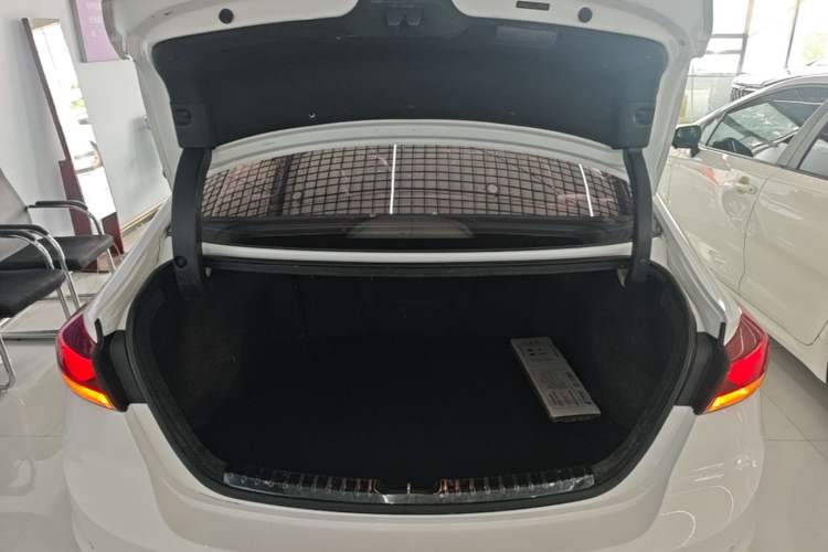 Used Hyundai Elantra (6th Generation / Lingdong) 2016 1.6L Automatic ZhiXuan – Elite Version Trunk