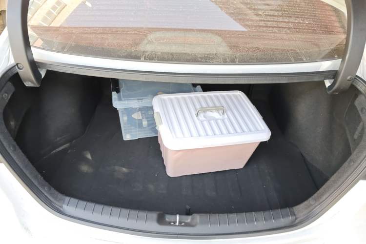 Used Hyundai Elantra (6th Generation / Lingdong) 2016 1.6L Automatic ZhiXuan – Elite Version Trunk