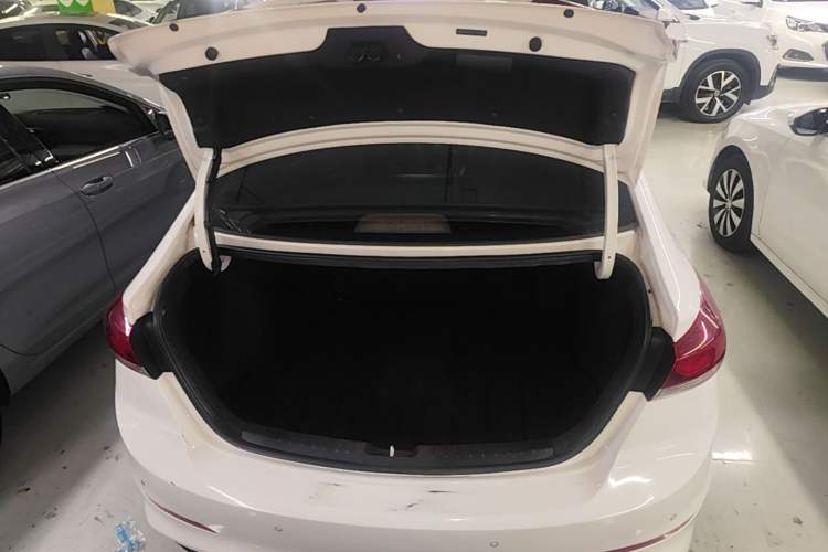 Used Hyundai Elantra (6th Generation / Lingdong) 2016 1.6L Automatic ZhiXuan – Elite Version Trunk