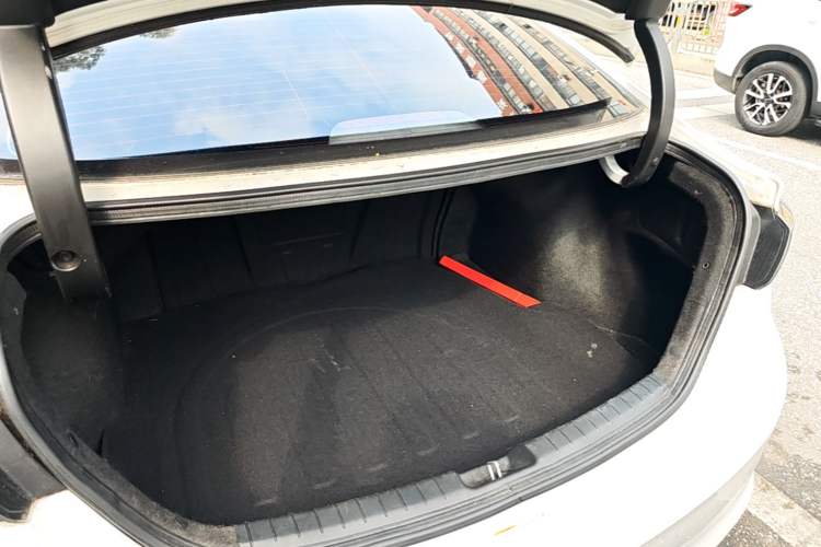 Used Hyundai Elantra (6th Generation / Lingdong) 2016 1.6L Automatic ZhiXuan – Elite Version Trunk