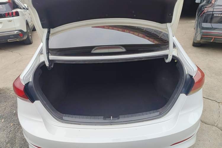 Used Hyundai Elantra (6th Generation / Lingdong) 2016 1.6L Automatic ZhiXuan – Elite Version Trunk