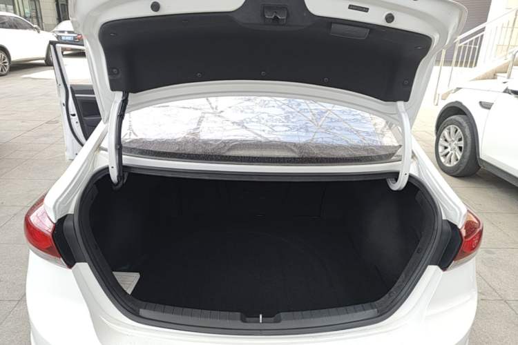 Used Hyundai Elantra (6th Generation / Lingdong) 2016 1.6L Automatic ZhiXuan – Elite Version Trunk