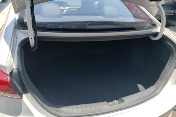 Used Hyundai Elantra (6th Generation / Lingdong) 2016 1.6L Automatic ZhiXuan – Elite Version Trunk