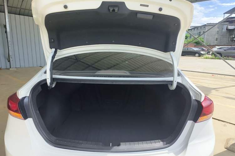 Used Hyundai Elantra (6th Generation / Lingdong) 2016 1.6L Automatic ZhiXuan – Elite Version Trunk