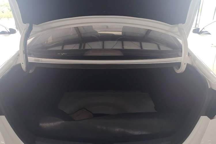 Used Hyundai Elantra (6th Generation / Lingdong) 2016 1.6L Automatic ZhiXuan – Elite Version Trunk